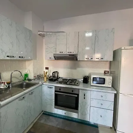شقة Ardit's Apartment. تيرانا