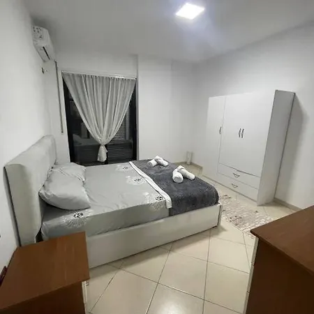 شقة Ardit's Apartment. تيرانا