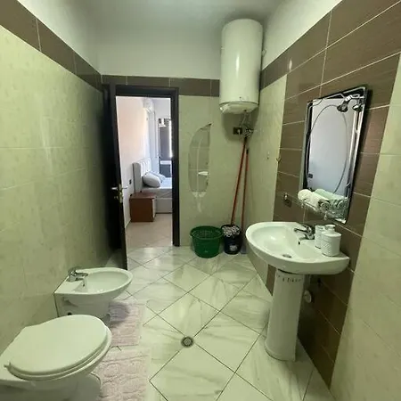 Ardit's Apartment. شقة تيرانا