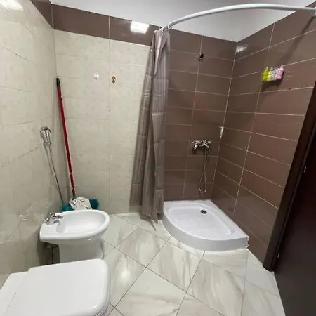 شقة Ardit's Apartment. تيرانا