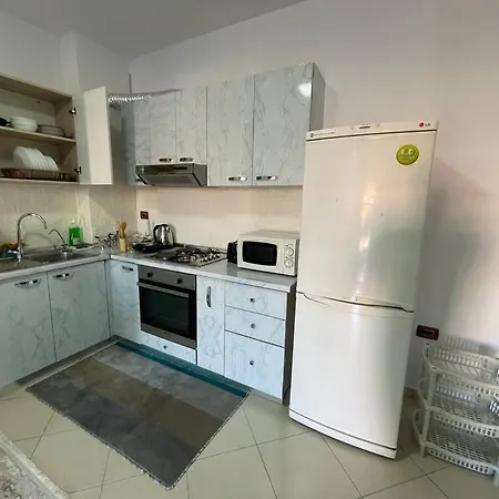 Ardit's Apartment. شقة تيرانا