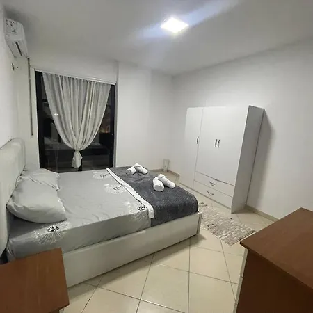 شقة Ardit's Apartment.