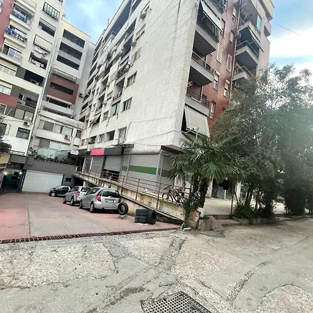شقة Ardit's Apartment.